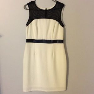 Such a pretty dress!!! Size 8